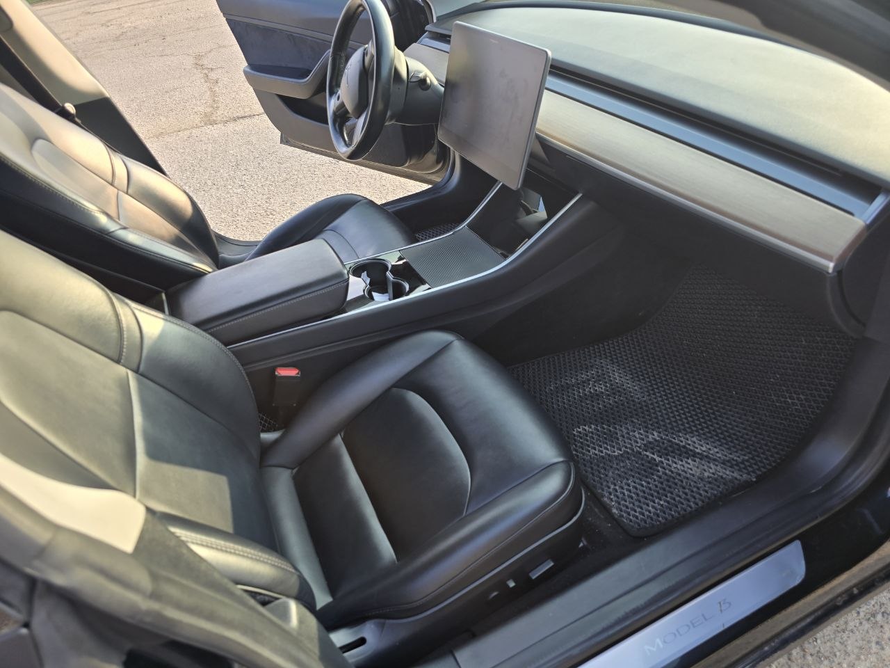 Фото 3 У продажі авто Tesla Model 3 Long Range 2018